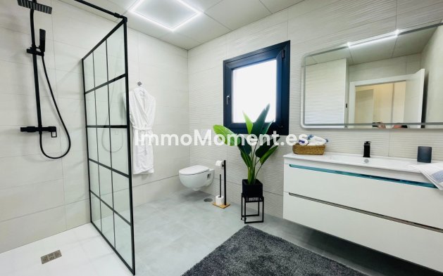 Obra nueva - Villa independiente - Torrevieja
