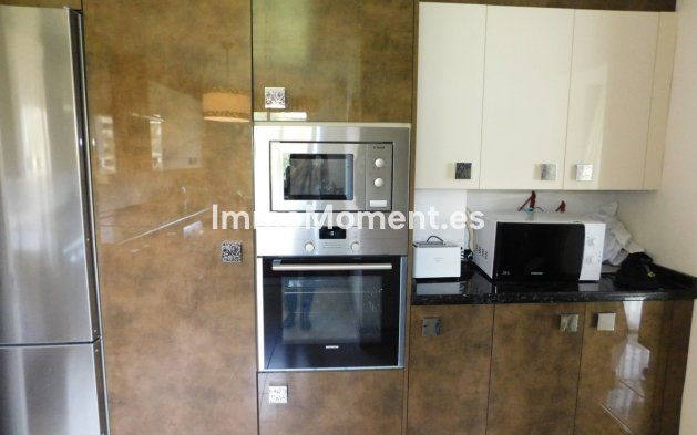 Resale - Apartment - Marbella - Guadalmina Alta