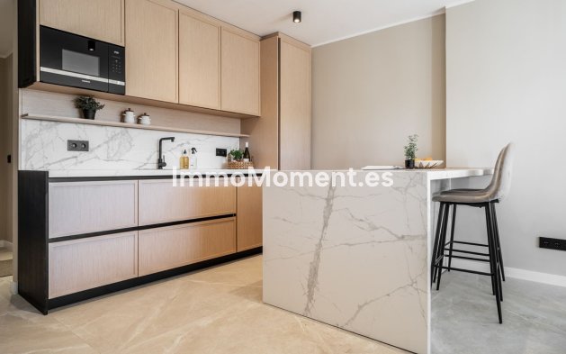 Resale - Apartment - Marbella - Nueva Andalucía