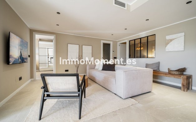 Resale - Apartment - Marbella - Nueva Andalucía