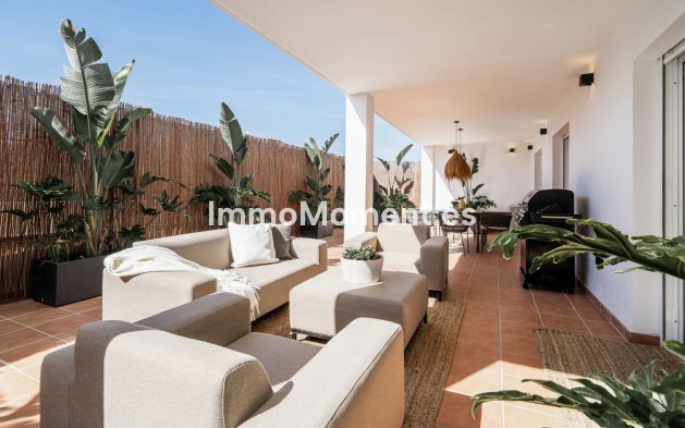 Resale - Apartment - Marbella - Nueva Andalucía