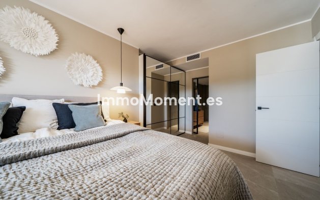 Resale - Apartment - Marbella - Nueva Andalucía