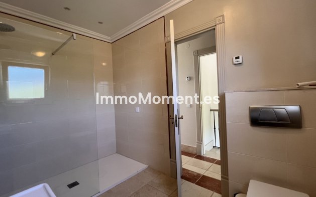 Wiederverkauf - Freistehende Villa - Estepona Ost - Estepona