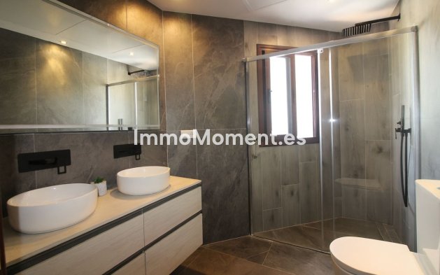 Resale - Villa - El Paraiso - New Golden Mile