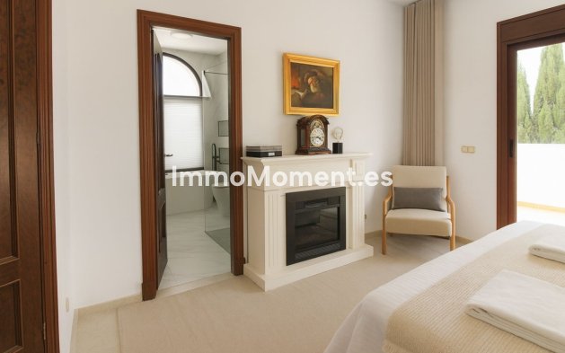 Resale - Villa - El Paraiso - New Golden Mile