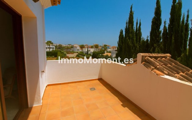 Resale - Villa - El Paraiso - New Golden Mile