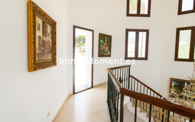 Resale - Villa - El Paraiso - New Golden Mile