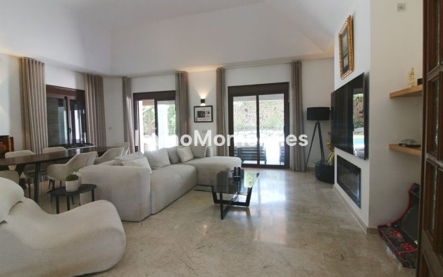 Resale - Villa - El Paraiso - New Golden Mile