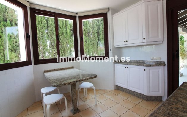 Resale - Villa - El Paraiso - New Golden Mile