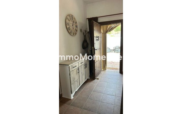 Wiederverkauf - Villa -   Inländisch - Alora