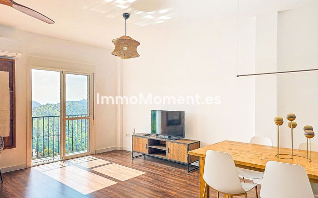 Resale - Villa - Inland  - Almogía