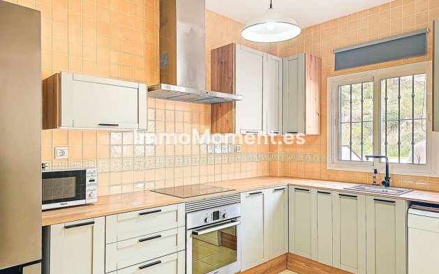 Resale - Villa - Inland  - Almogía