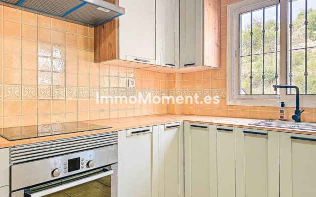 Resale - Villa - Inland  - Almogía