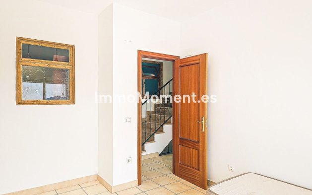 Resale - Villa - Inland  - Almogía