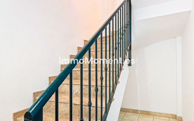 Resale - Villa - Inland  - Almogía