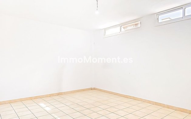 Resale - Villa - Inland  - Almogía