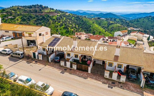 Resale - Villa - Inland  - Almogía