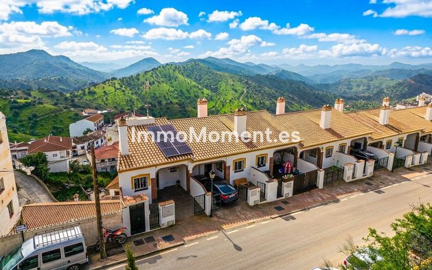 Resale - Villa - Inland  - Almogía