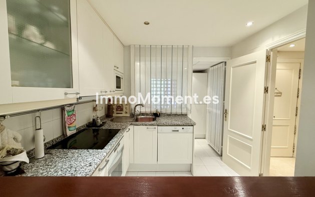 Resale - Apartment - Estepona - Estepona Centro