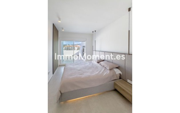 Resale - Apartment - Marbella - Puerto Banús