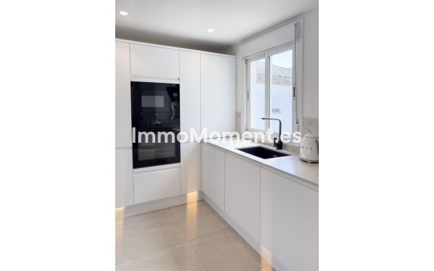 Resale - Apartment - Marbella - Puerto Banús