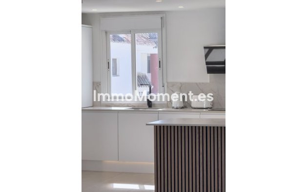 Resale - Apartment - Marbella - Puerto Banús