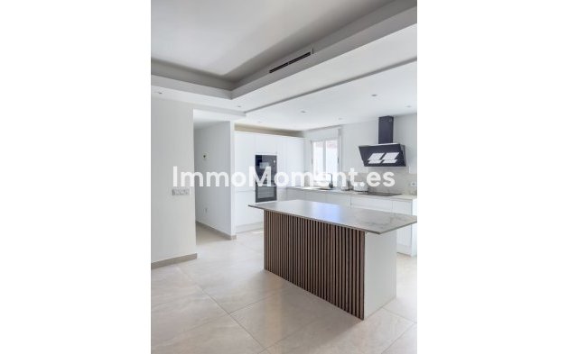Resale - Apartment - Marbella - Puerto Banús
