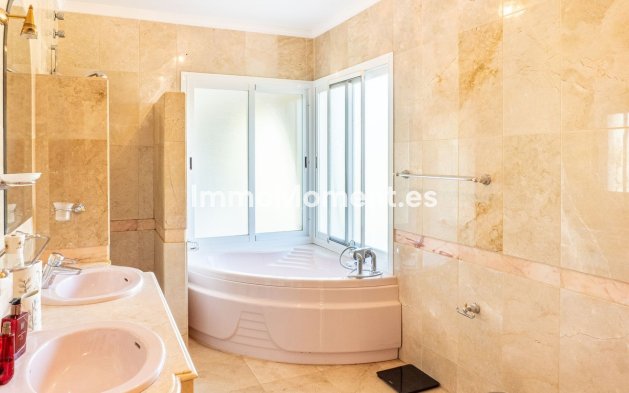 Wiederverkauf - Villa - Estepona  - New Golden Mile