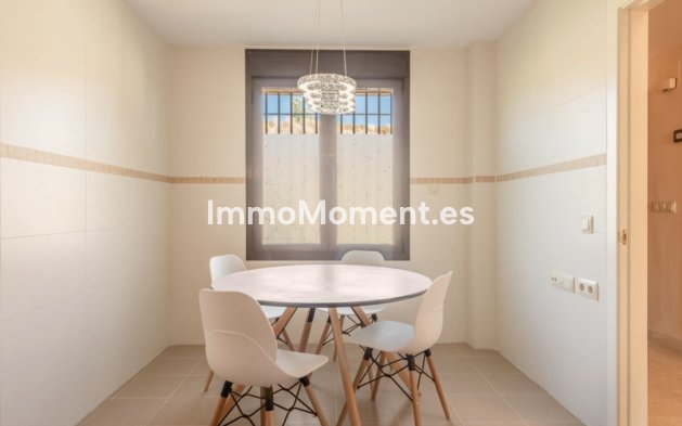 Bestaande woning - Geschakelde woning - Estepona  - Estepona Centro
