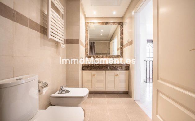 Bestaande woning - Geschakelde woning - Estepona  - Estepona Centro