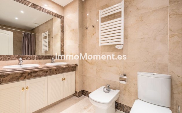 Bestaande woning - Geschakelde woning - Estepona  - Estepona Centro