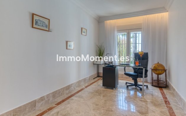 Resale - Villa - Marbella - Santa Clara