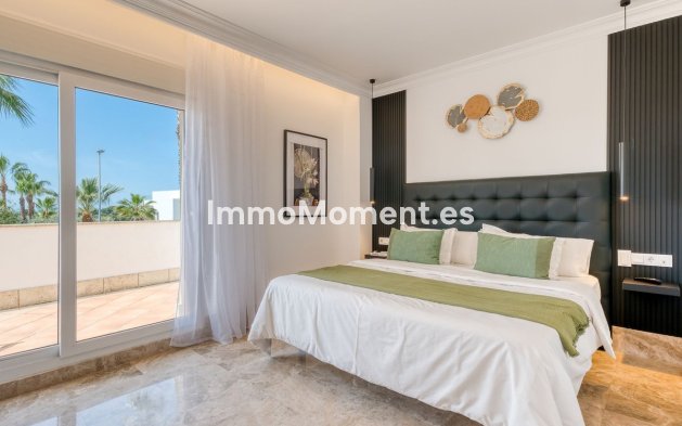 Resale - Villa - Marbella - Santa Clara