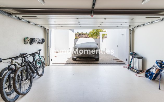 Resale - Villa - Marbella - Santa Clara