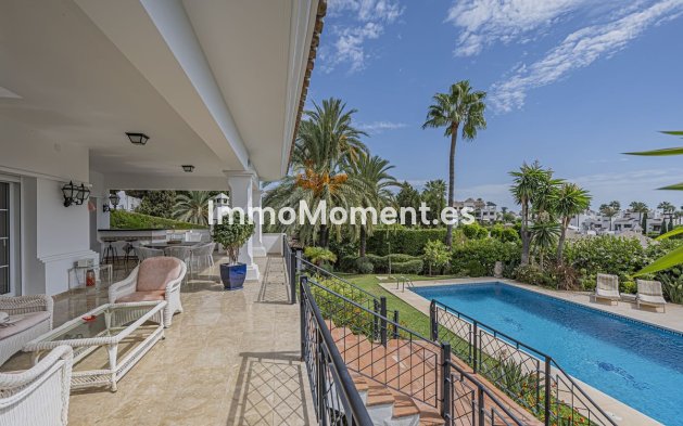 Resale - Villa - El Paraiso - New Golden Mile