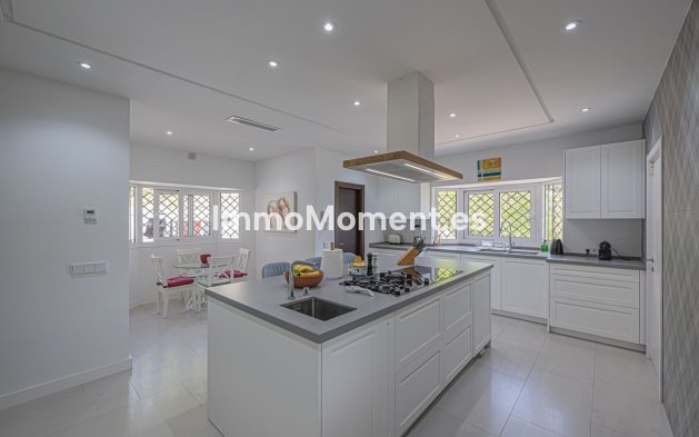 Resale - Villa - El Paraiso - New Golden Mile