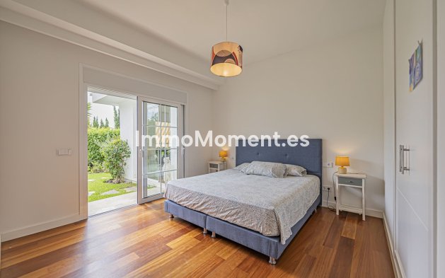 Resale - Villa - El Paraiso - New Golden Mile