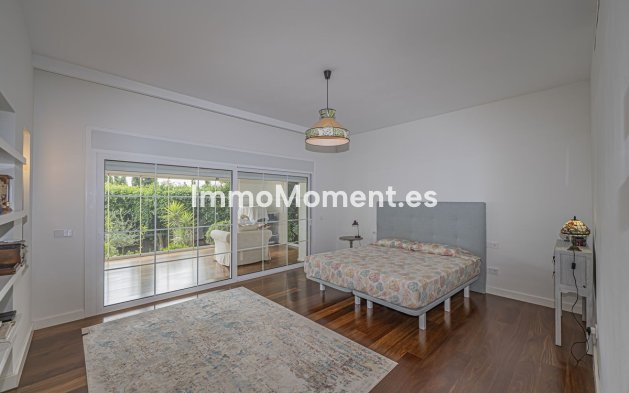 Resale - Villa - El Paraiso - New Golden Mile