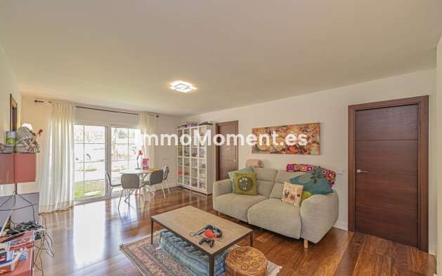 Resale - Villa - El Paraiso - New Golden Mile