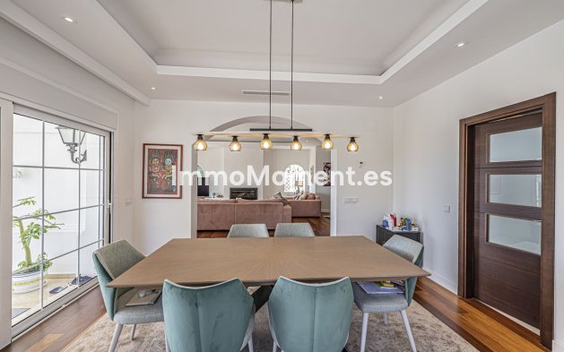Resale - Villa - El Paraiso - New Golden Mile