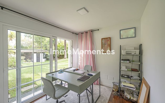 Resale - Villa - El Paraiso - New Golden Mile