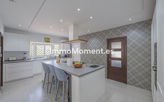 Resale - Villa - El Paraiso - New Golden Mile