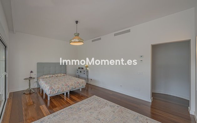Resale - Villa - El Paraiso - New Golden Mile