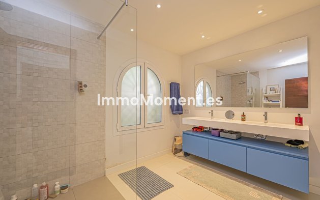 Resale - Villa - El Paraiso - New Golden Mile