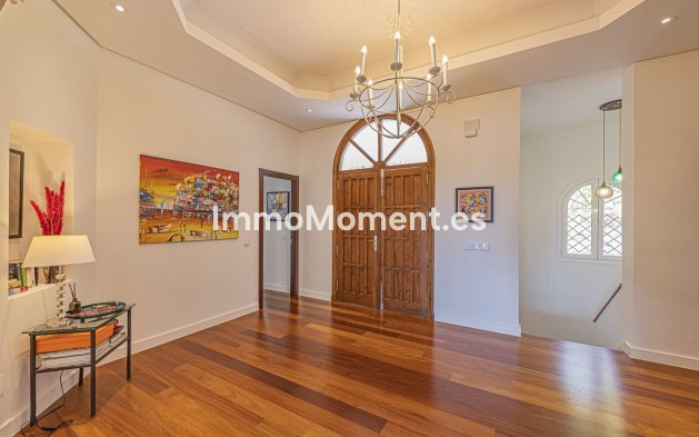Resale - Villa - El Paraiso - New Golden Mile