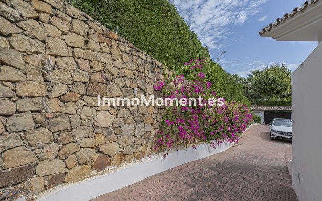 Resale - Villa - El Paraiso - New Golden Mile