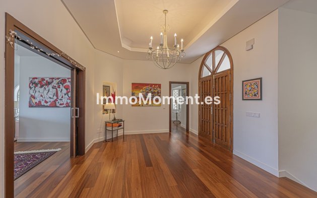 Resale - Villa - El Paraiso - New Golden Mile