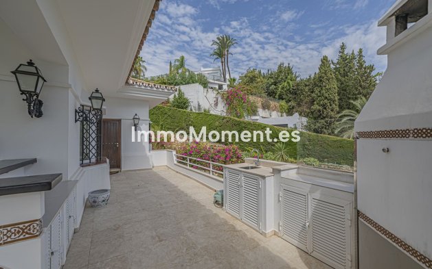 Resale - Villa - El Paraiso - New Golden Mile