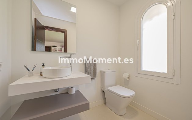 Resale - Villa - El Paraiso - New Golden Mile