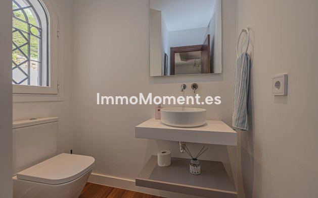 Resale - Villa - El Paraiso - New Golden Mile